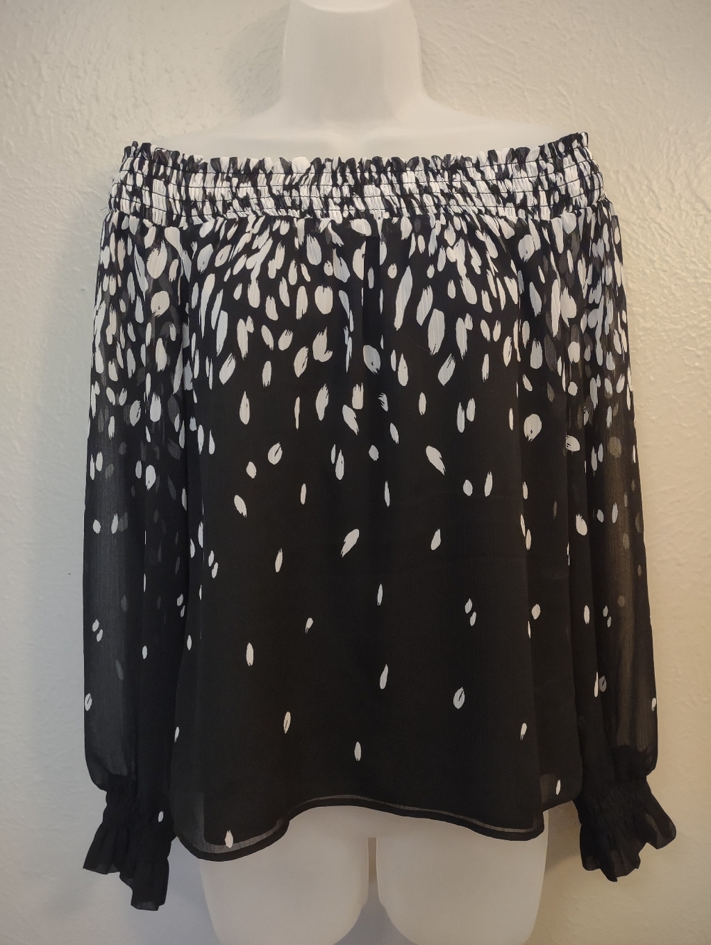 White House Black Market Off The Shoulder Black White Top Size Small
